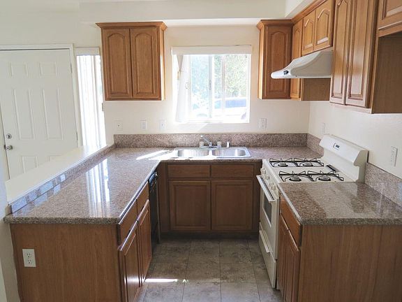 5th image of 18019 Jersey Ave APT A