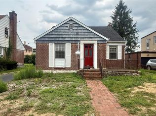 34 Fairfield Lane, New Hyde Park, NY 11040