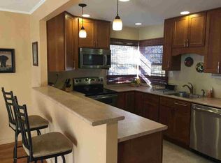 5 Sheraton Dr, Poughkeepsie, NY 12601