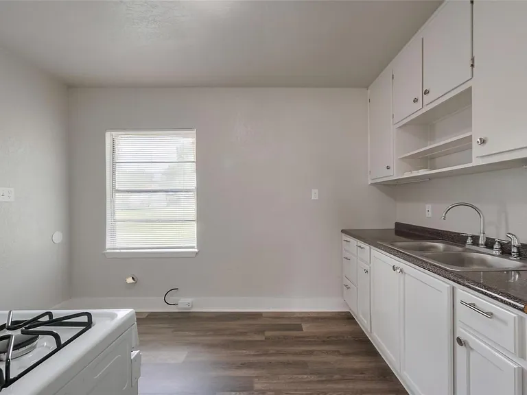 1311 Fred St — Photo 6