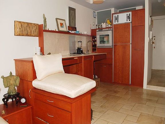 3rd image of 211 Thompson St APT 6H