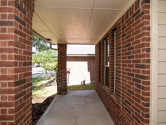 4th image of 1504 Jackie Robinson Pl