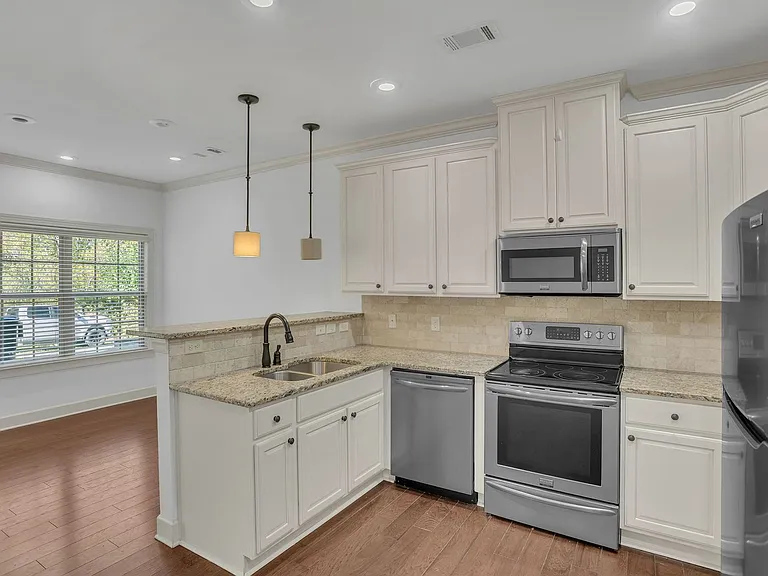 999 Starr Ct — Photo 9