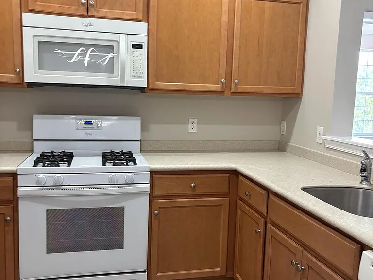 1321 Sierra Dr — Photo 10