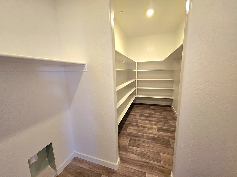 Pioneer Dr W — Photo 28