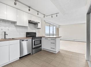 2016 Fullerton Ave #1610, North Vancouver, BC V7P3E6