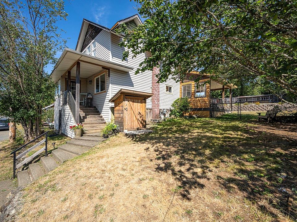 1st image of 2612 Dunsmuir Ave