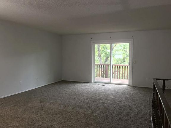 5th image of 13 Davis Cir
