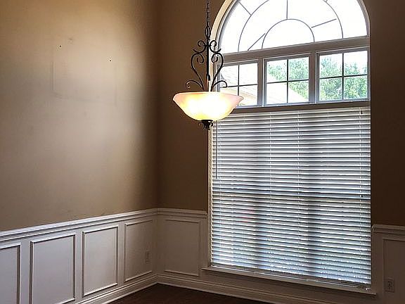 3rd image of 8726 Winterberry Ln