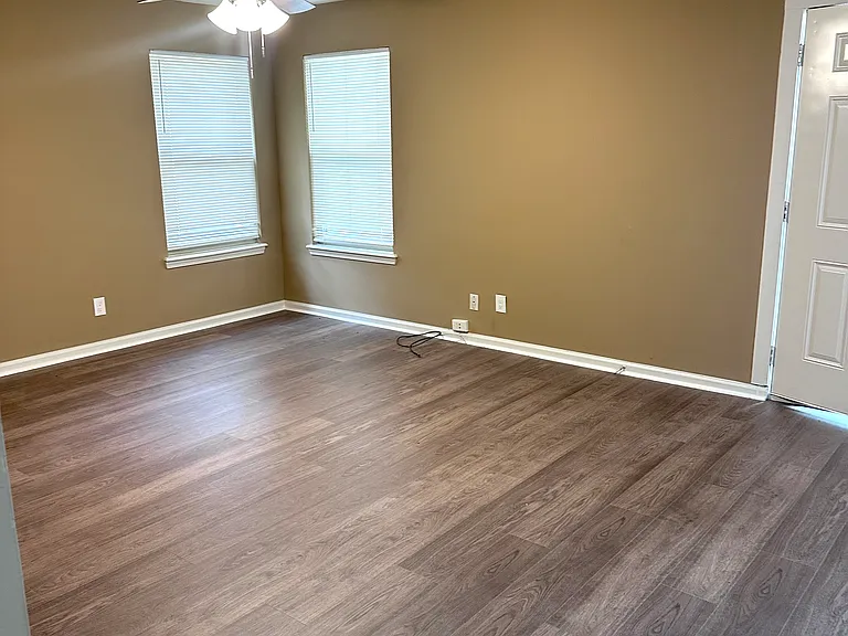 4936 Longview Dr — Photo 5