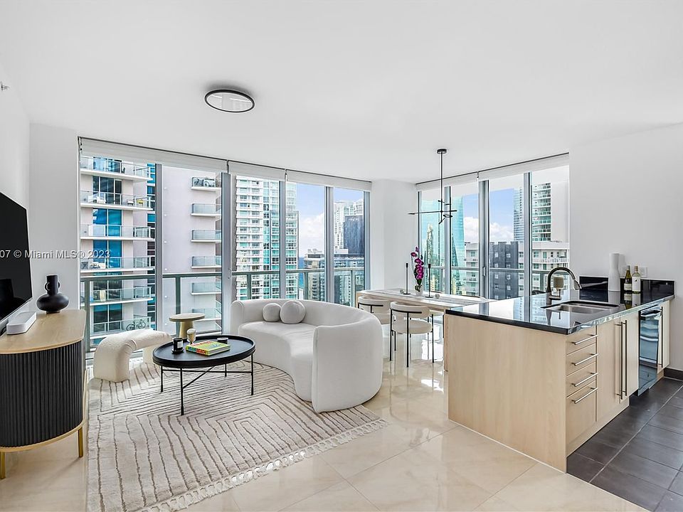 1st image of 1111 SW 1st Ave APT 2719