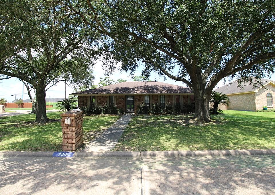 1st image of 2916 Oxford Dr