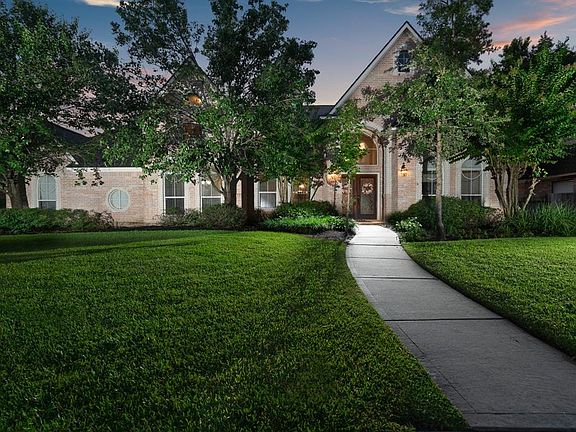 Spacious custom home in Northampton Estates on a cul-de-sac lot.