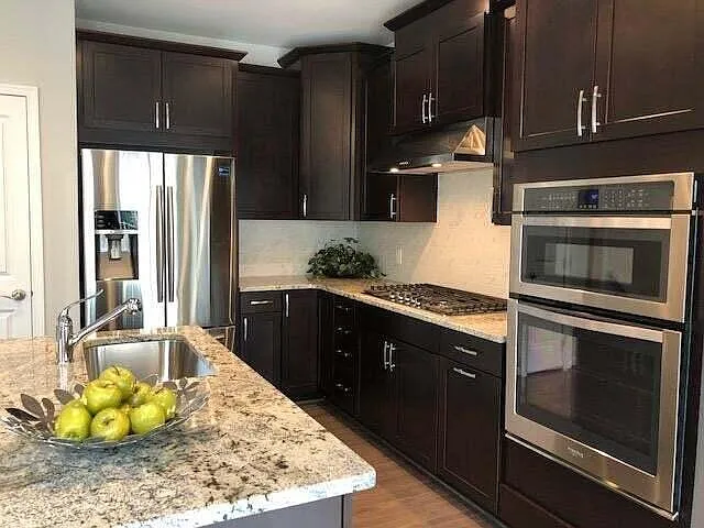 2780 Ashcombe Dr — Photo 3