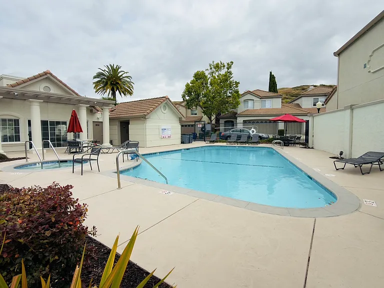 910 Vista Pointe Dr — Photo 5