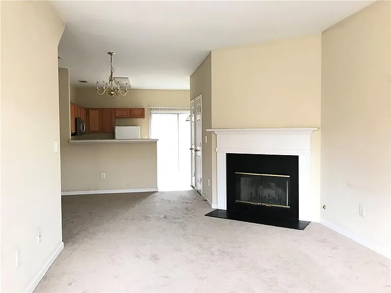 1581 Cove Creek Cir — Photo 6