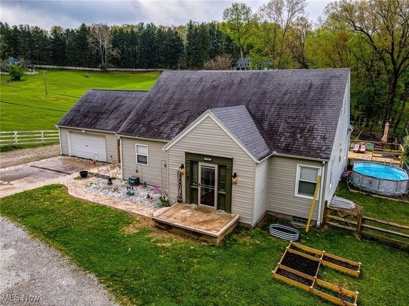 1741 Cambridge Rd, Coshocton, OH 43812