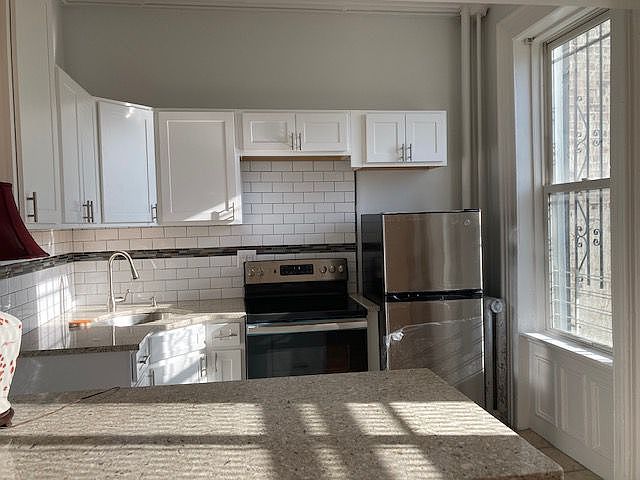 1st image of 672 Carroll St Floor 3