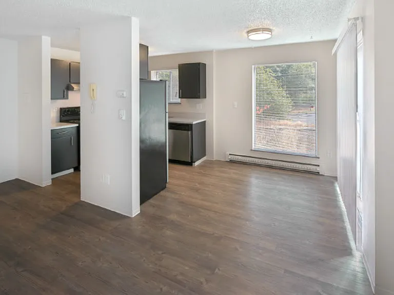 900 SW Holden St — Photo 2