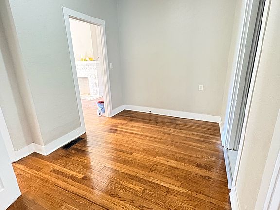 4th image of 705 Warford St #1/2