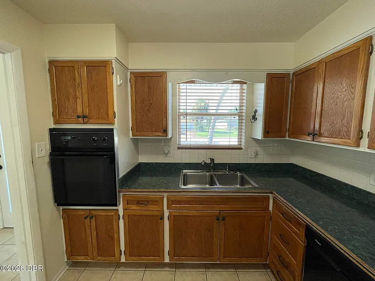 135 Kent Dr — Photo 8