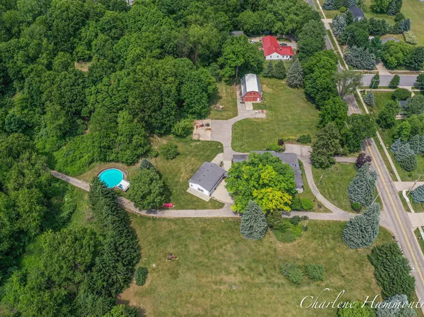 9111 Summit Ave NE, Rockford, MI 49341