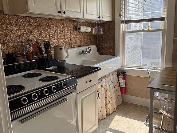 3rd image of 70 Washington St APT D