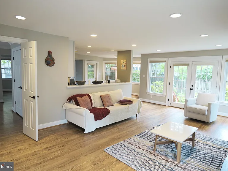 4536 Fairfield Dr — Photo 8