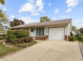 851 Crest Ave, Elk Grove Village, IL 60007