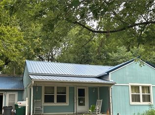 175 Emerson Ave, Bonner Springs, KS 66012