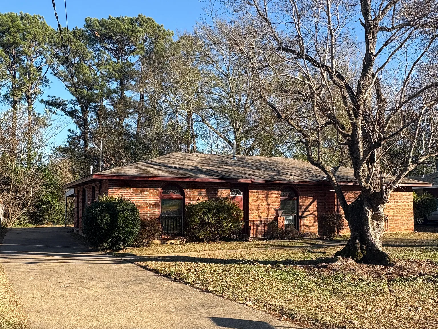 439 E Rutgers Loop — Photo 1