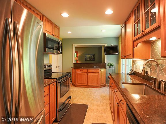3rd image of 5719 Heritage Hill Ct