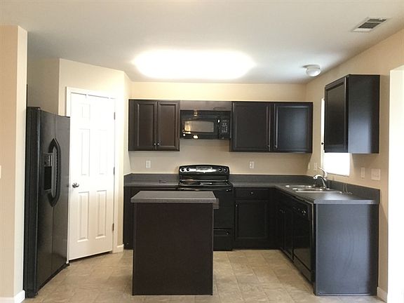 4th image of 751 Gloucester Ln