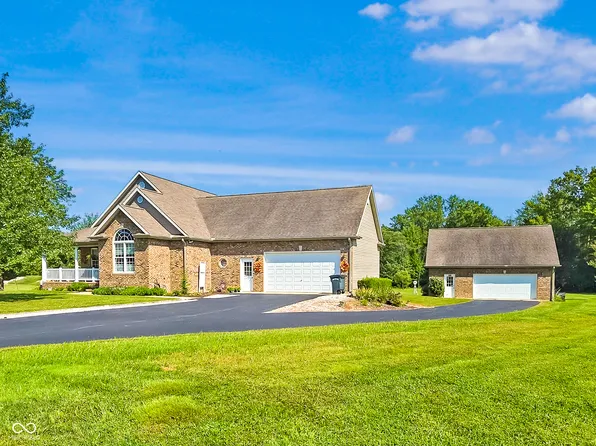 13684 W Auburn Ridge Ct, Linton, IN 47441