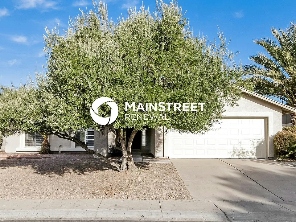 2058 W Gila Ln