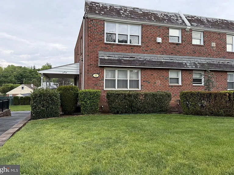22 Windsor Rd — Photo 2