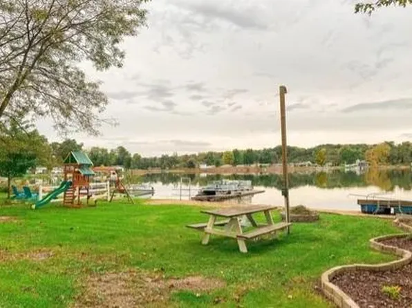 2108 Leach Lake Ln, Hastings, MI 49058