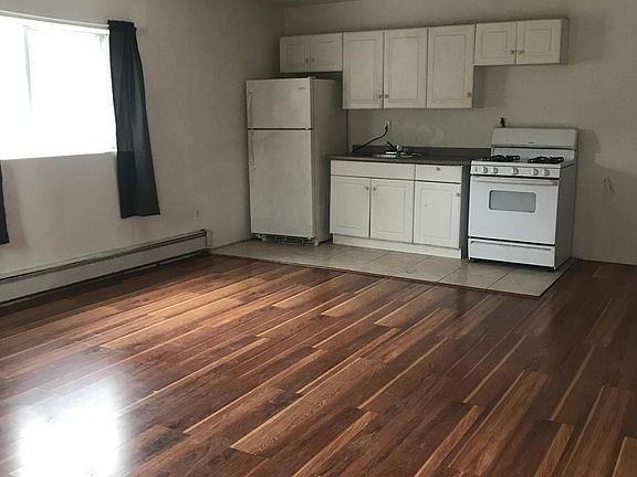 4th image of 103 Oak St APT 3