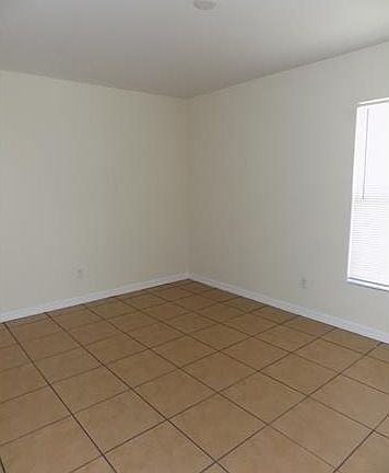 5th image of 713 Jenna Ave S
