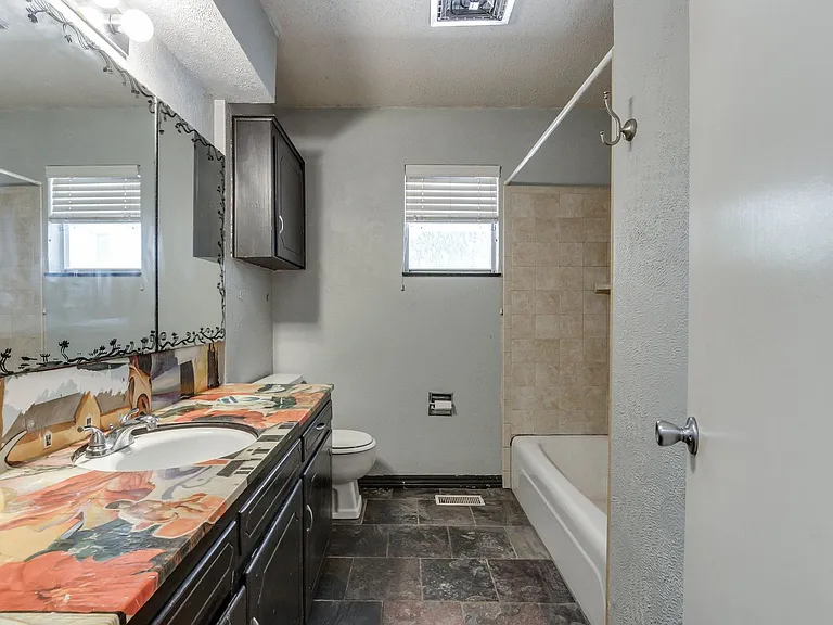 11007 Greystone Ave — Photo 24