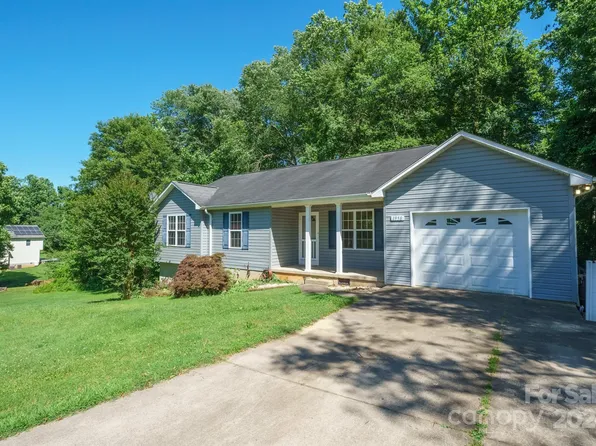 1958 Bakers Glade Ln, Hickory, NC 28602