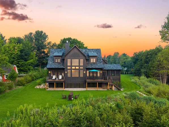 521 S Lake Shore Dr, Lake Leelanau, MI 49653