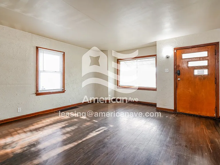 1789186_004_living_room_13717792.jpg