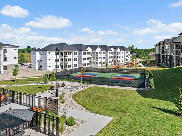 19Nineteen Promenade