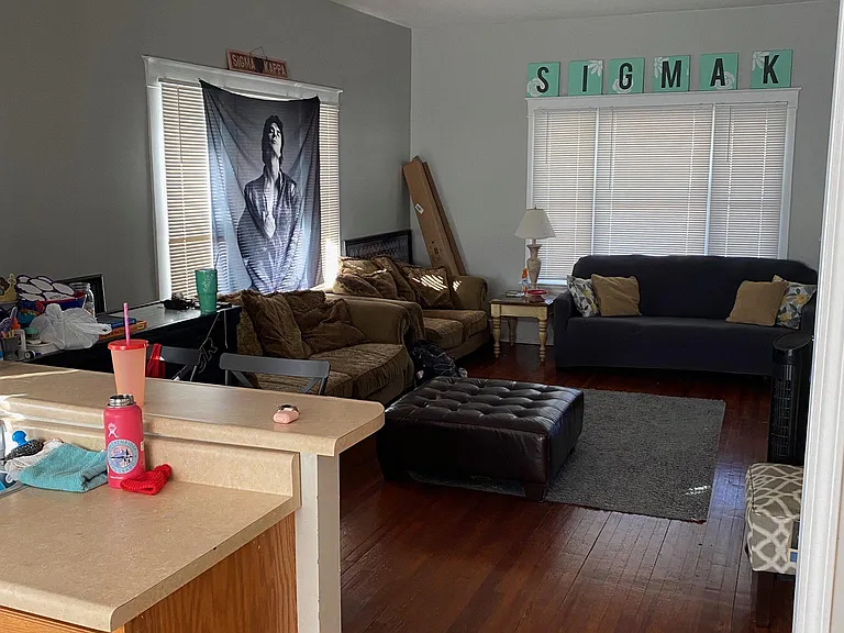 620 E Jefferson St — Photo 2