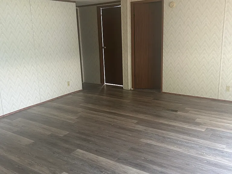 135 Clover Ln — Photo 9
