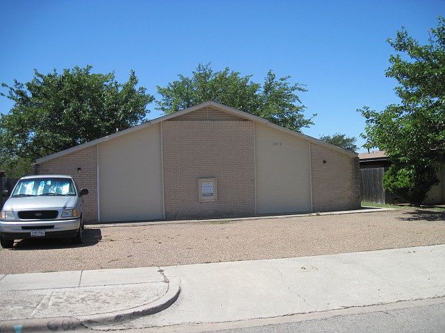 1st image of 2212 Silverway Dr APT A