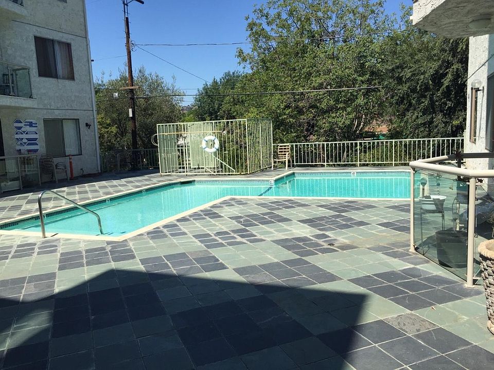 2nd image of 4441 Woodman Ave