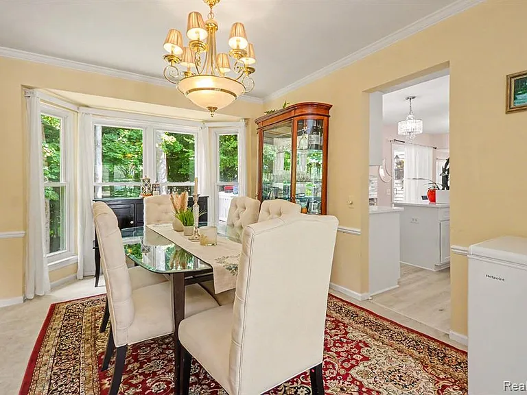 425 Thornridge Ct — Photo 13