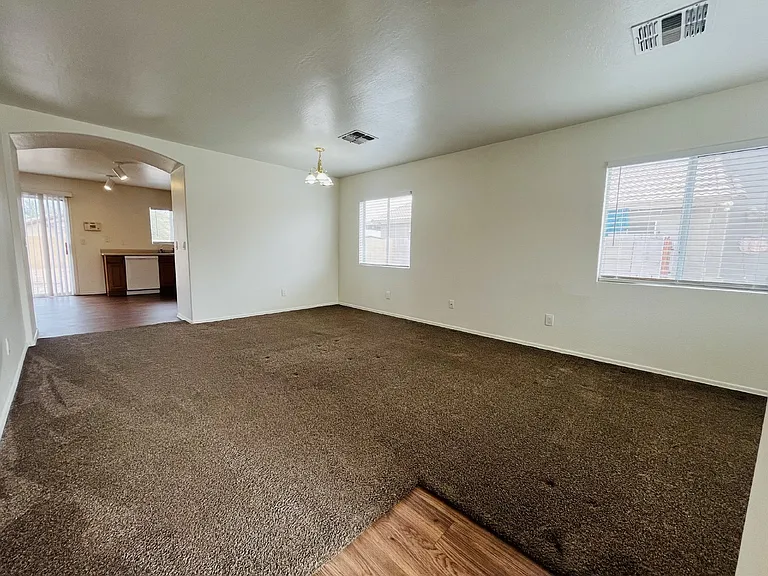6036 W Wood St — Photo 2